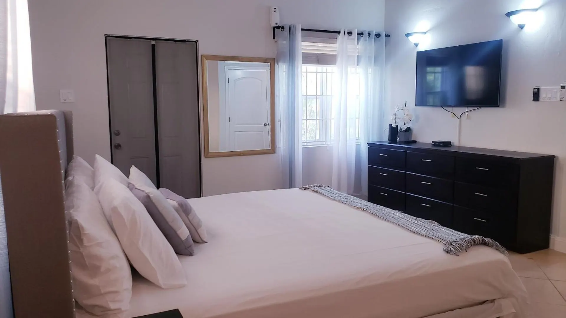 Ivys Luxury Townhouse Apartment Montego Bay